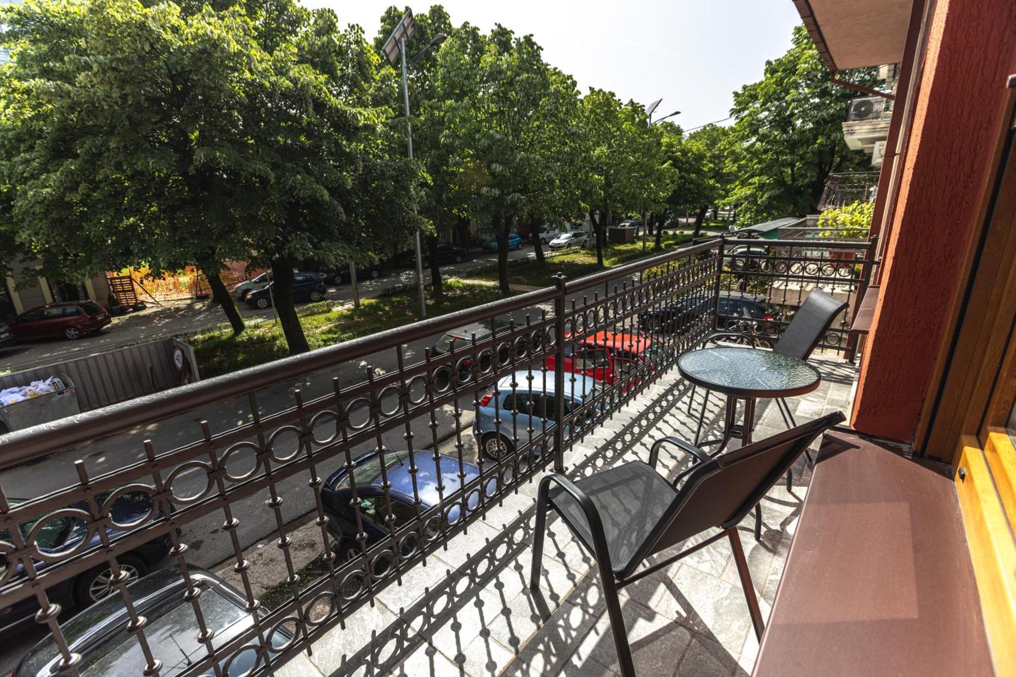 Apartmani Bulevar Cetinje Exterior foto