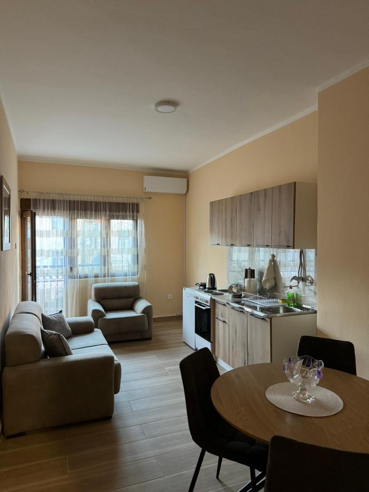 Apartmani Bulevar Cetinje Exterior foto
